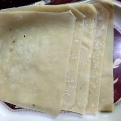 A picture of Roll pati.