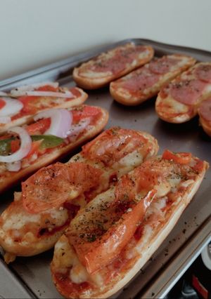 รูปของ Baked hotdogs pizza 🌭