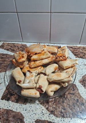 Una foto de Bocados de pizza y bocaditos dulces con dulce de leche