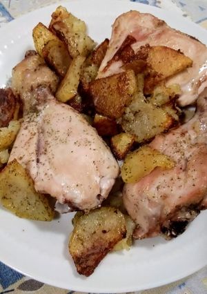 Foto di Cosce di pollo e patate al forno