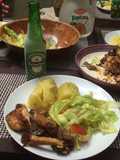 Pollo y Cerdo a las Brasas, Ensalada de Lechuga y Papas Sancochadas