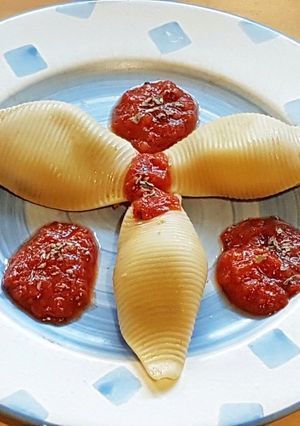 Una foto de Conchiglione ripieni sapore di mare