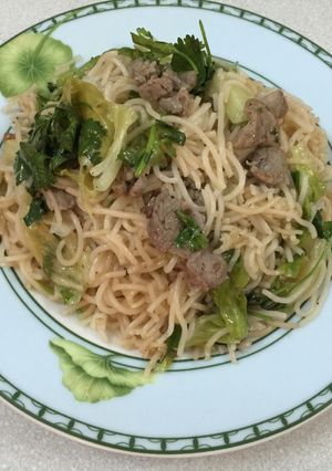 Hình của món Bún xào Rau xà lách và thịt bò.