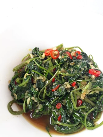 Langkah Gampang Membikin Resep Tumis Kangkung Saos Tiram yang Uenak Anti Ribet, Lezat