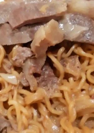 Hình của món Mì tôm trộn thịt cừu rong biển.