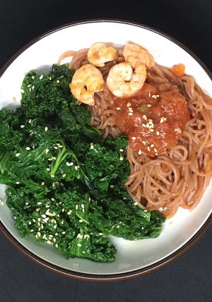 Hình của món [Giảm cân - eat clean #D_22] Mì gạo lứt sốt cà chua + cải xoăn trộn dấm (329calo).