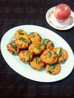 வாழைக்காய் வடை (Vaazhaikkaai vadai Recipe in Tamil) செய்முறை முக்கிய புகைப்படம்