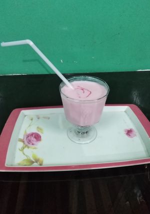A picture of Lassi with roohafza.