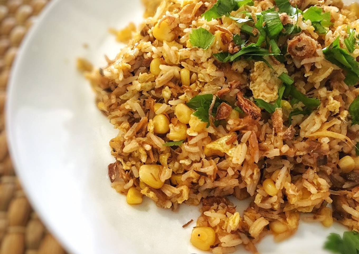 Nasi goreng dengan sarden