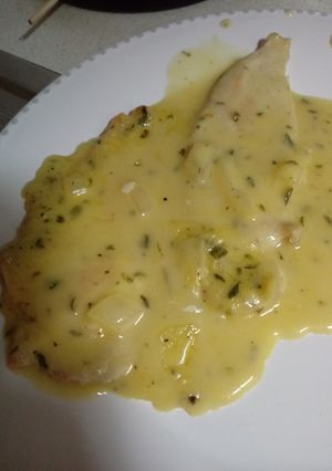 Una foto de Filetes de Pollo en salsa de queso