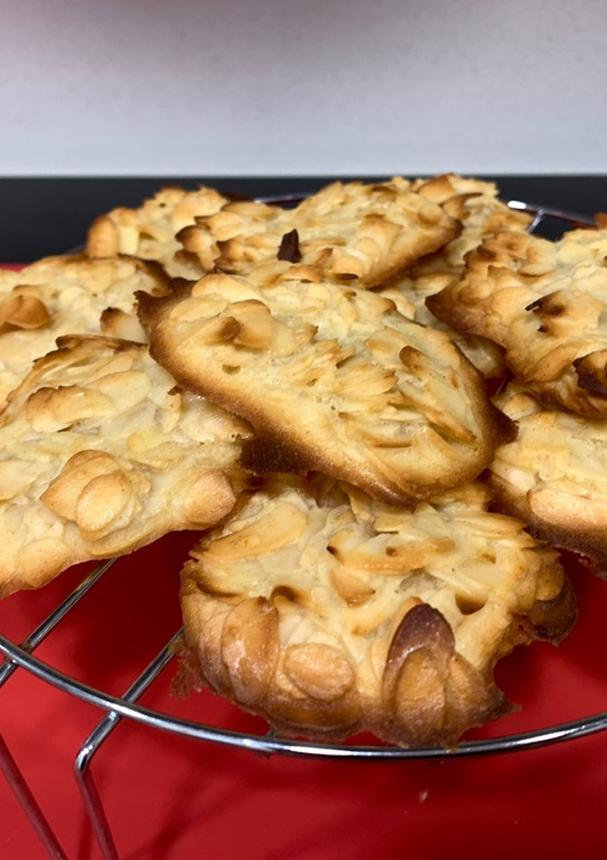 Una foto de Galletas de almendra laminada
