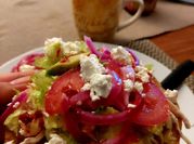 Una foto de tostadas de pollo
