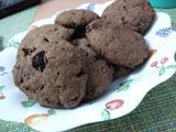 Galletas de harina integral, sabor chocolate con pasas