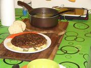 Una foto de sopa de tortilla