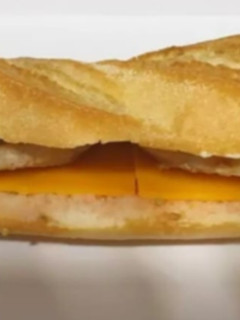 Foto principal de Bocadillo de lomo, queso y alioli