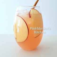 A picture of Apple Cinnamon Tea.