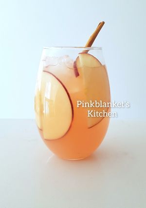 A picture of Apple Cinnamon Tea.
