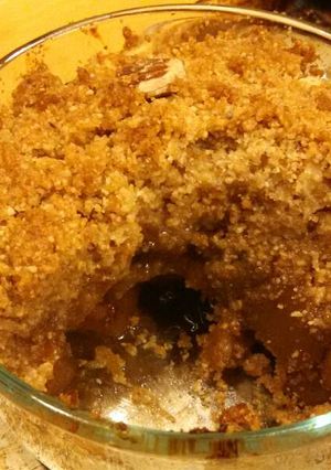 A picture of Gluten free cinnamon pear pie.