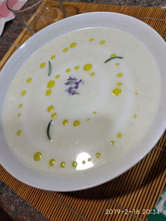 Una foto de Crema de coliflor al romero