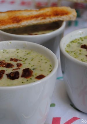 عکسی از دستور سوپ بروکلی