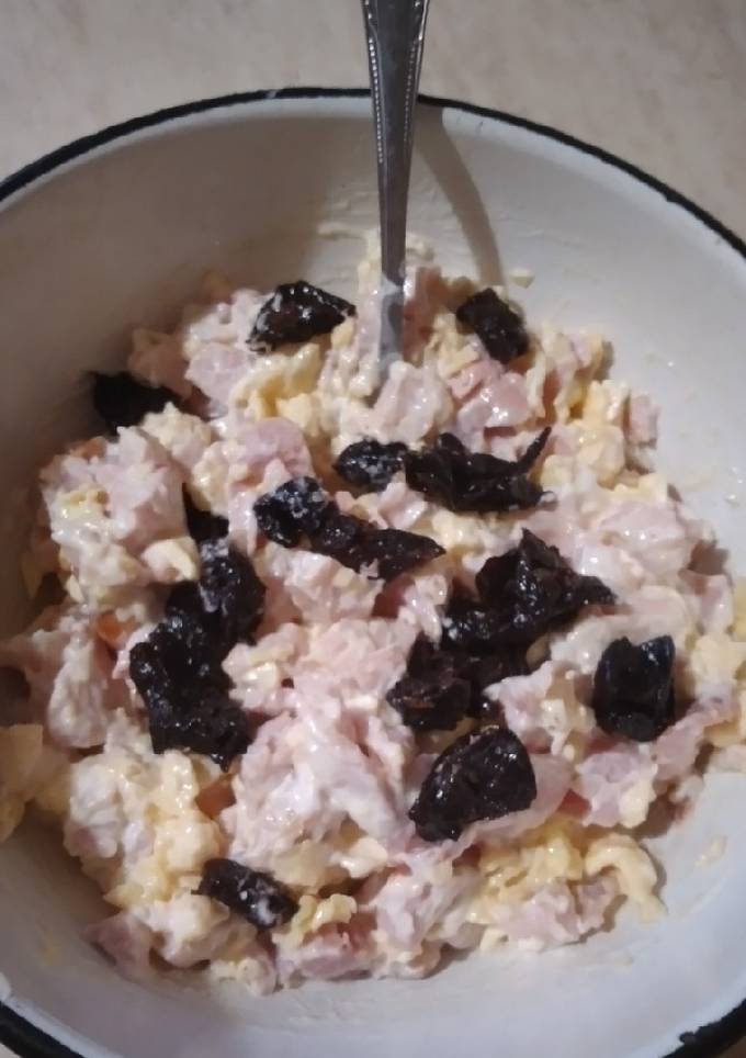 Салат с черносливом и курицей