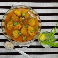 A picture of Urad dal kachori ki sabzi.