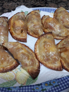 Una foto de Empanadillas de carne, huevo y aceitunas