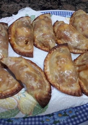 Una foto de Empanadillas de carne, huevo y aceitunas