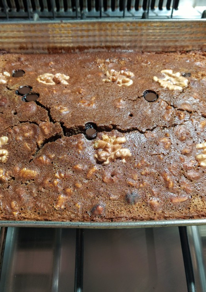 Una foto de Budín húmedo de bananas, chocolate y nuez Sin tacc