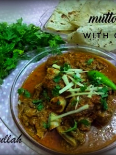 A picture of Mutton curry with chapati.