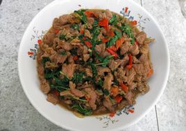 กะเพราเนื้อชิ้น