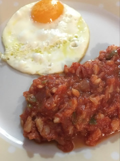 Una foto de Migas de bacalao con tomate