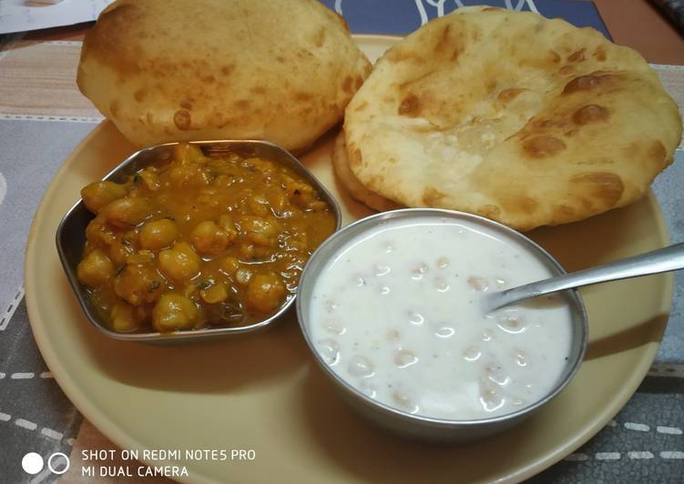 Recipe of Ultimate Bhatura, Chana and boondi raita