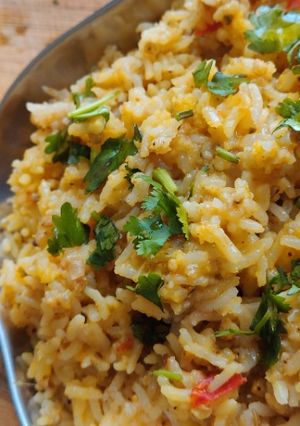 बाजरीची खिचडी (bajrichi khichdi recipe in marathi) रेसिपी चे मुख्य फोटो