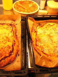 Una foto de 3 pizzas tresss