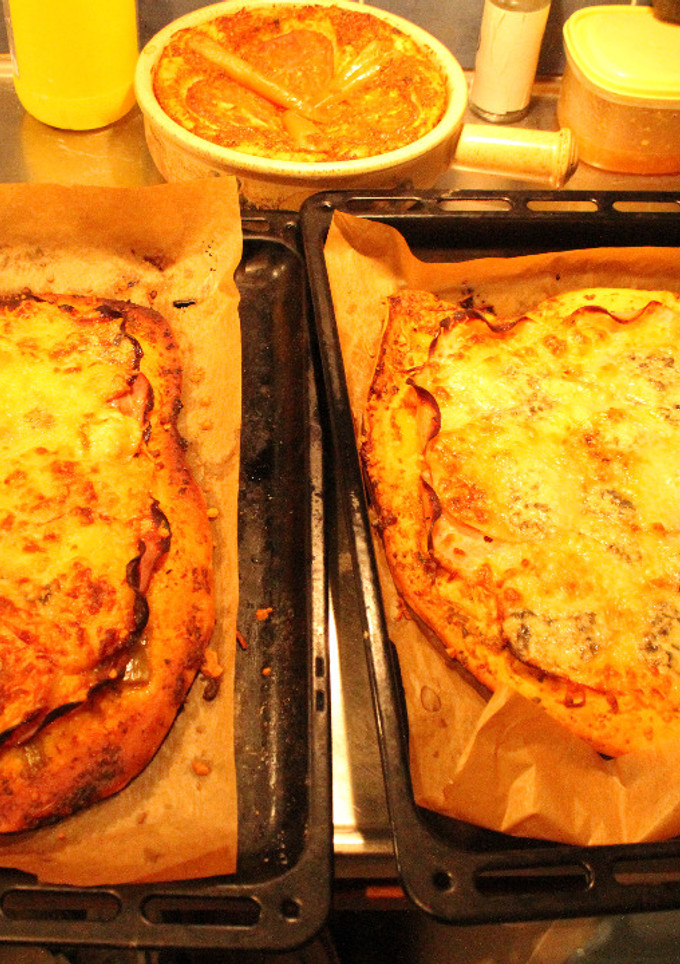 Una foto de 3 pizzas tresss