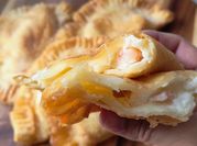Una foto de rellenos para empanadas de queso