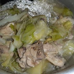 A picture of Nilagang manok.