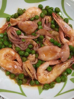 Foto di Calamari, gamberetti e piselli