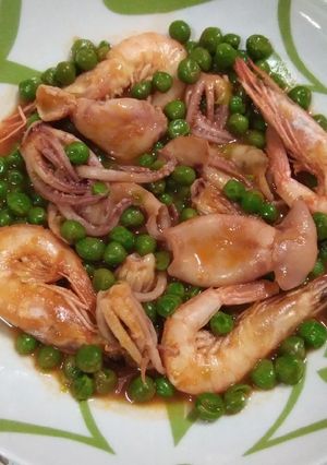 Foto di Calamari, gamberetti e piselli