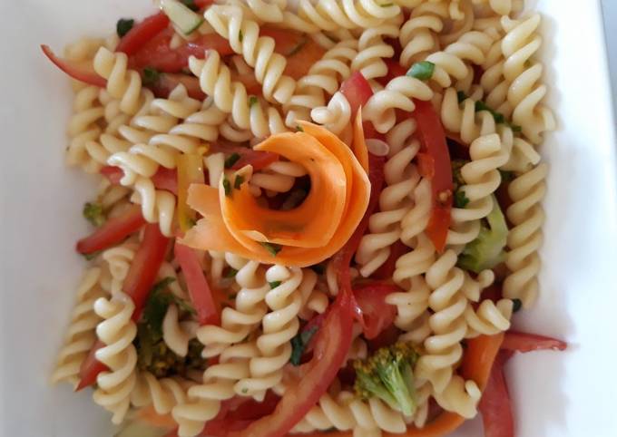 Spiral pasta salad