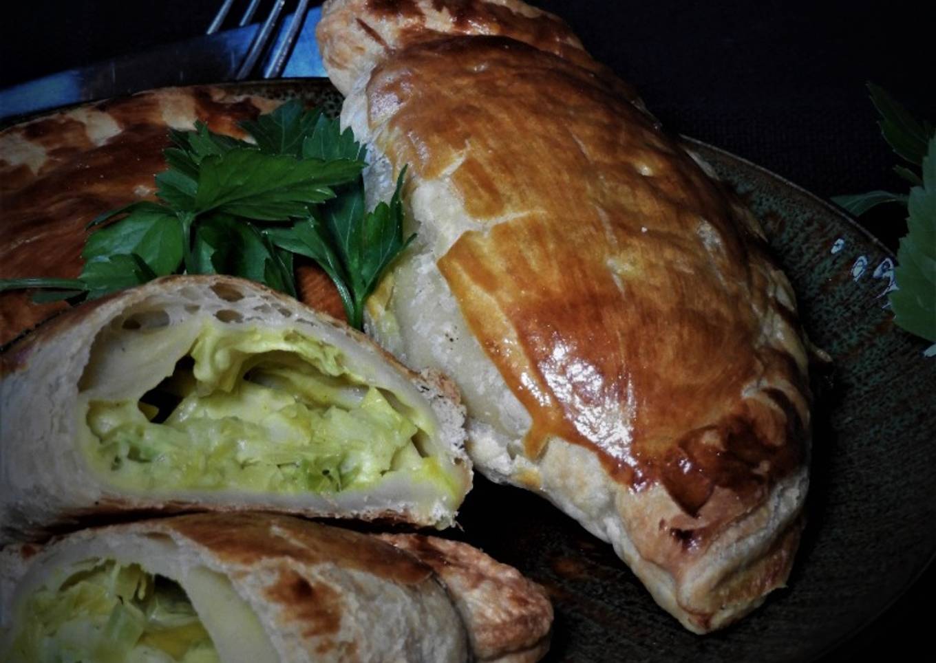 Chaussons à la fondue de poireaux et au fromage
