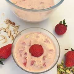 A picture of Strawberry kheer.