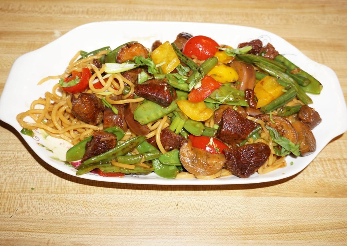 CHINESE BEEF STEW WITH STIR-FRY VEGETABLES AND LO MEIN NOODLES. JON STYLE