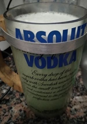 Una foto de Smoothie súper alimento de spirulina, magnesio y banana ❣️vegan