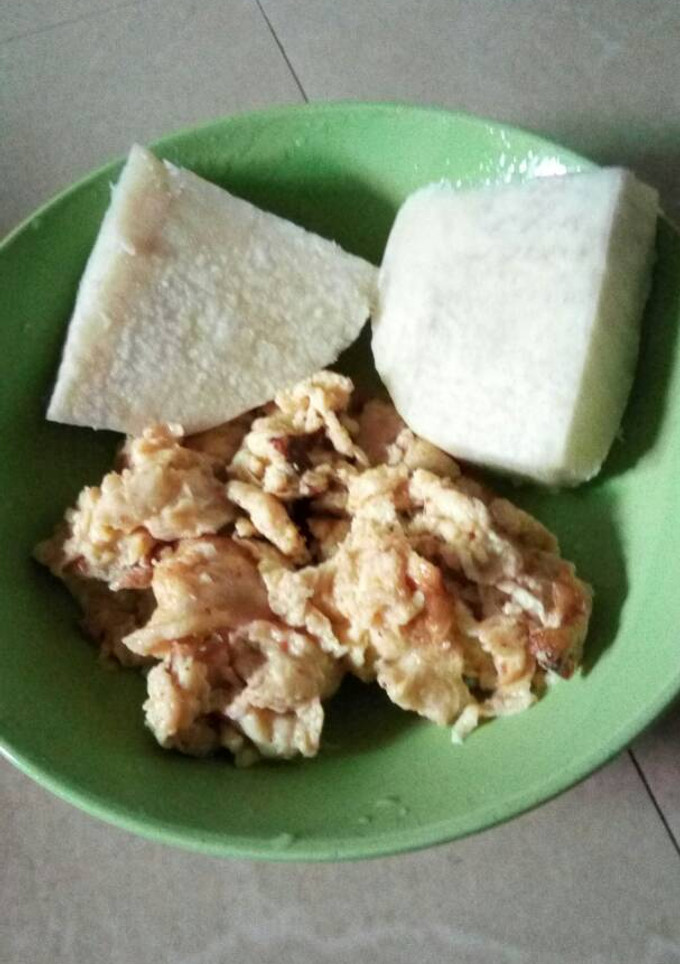 A picture of Boiled yam with scrambled egg.