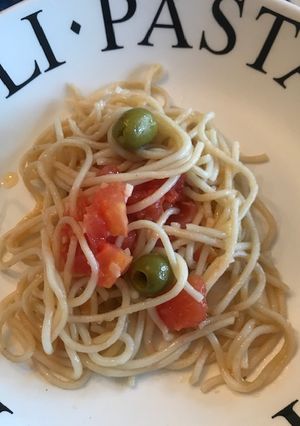 Una foto de Spaghetti con aceitunas