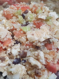 Una foto de Ensalada de quinoa con pollo