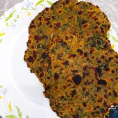 A picture of Bajra Methi Paratha.
