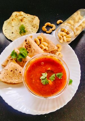 A picture of Cashew Nuts Curry / kaju curry.